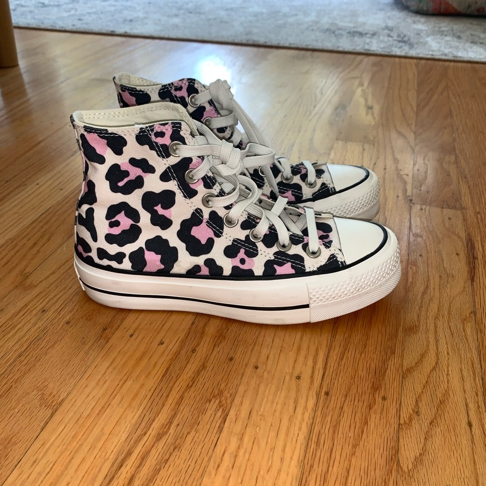 Pink Platform Leopard Print Converse worn twice! Size US 6 EU 36.5